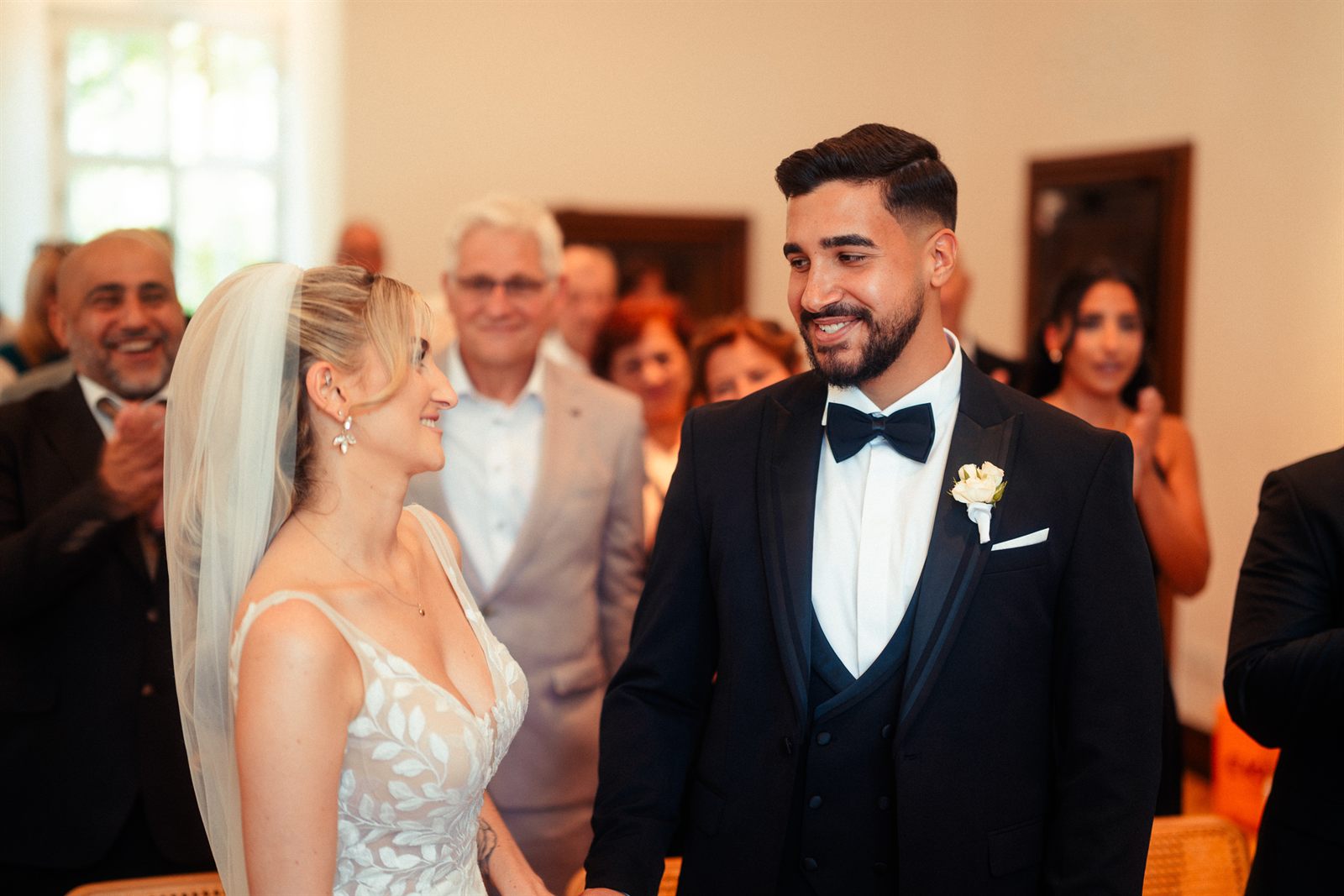 Hochzeitsfotograf Siegen — Brautpaar bei der Zeremonie